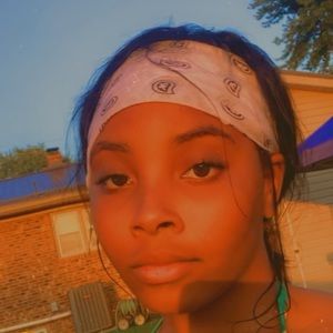 Meet your Posher, Ava